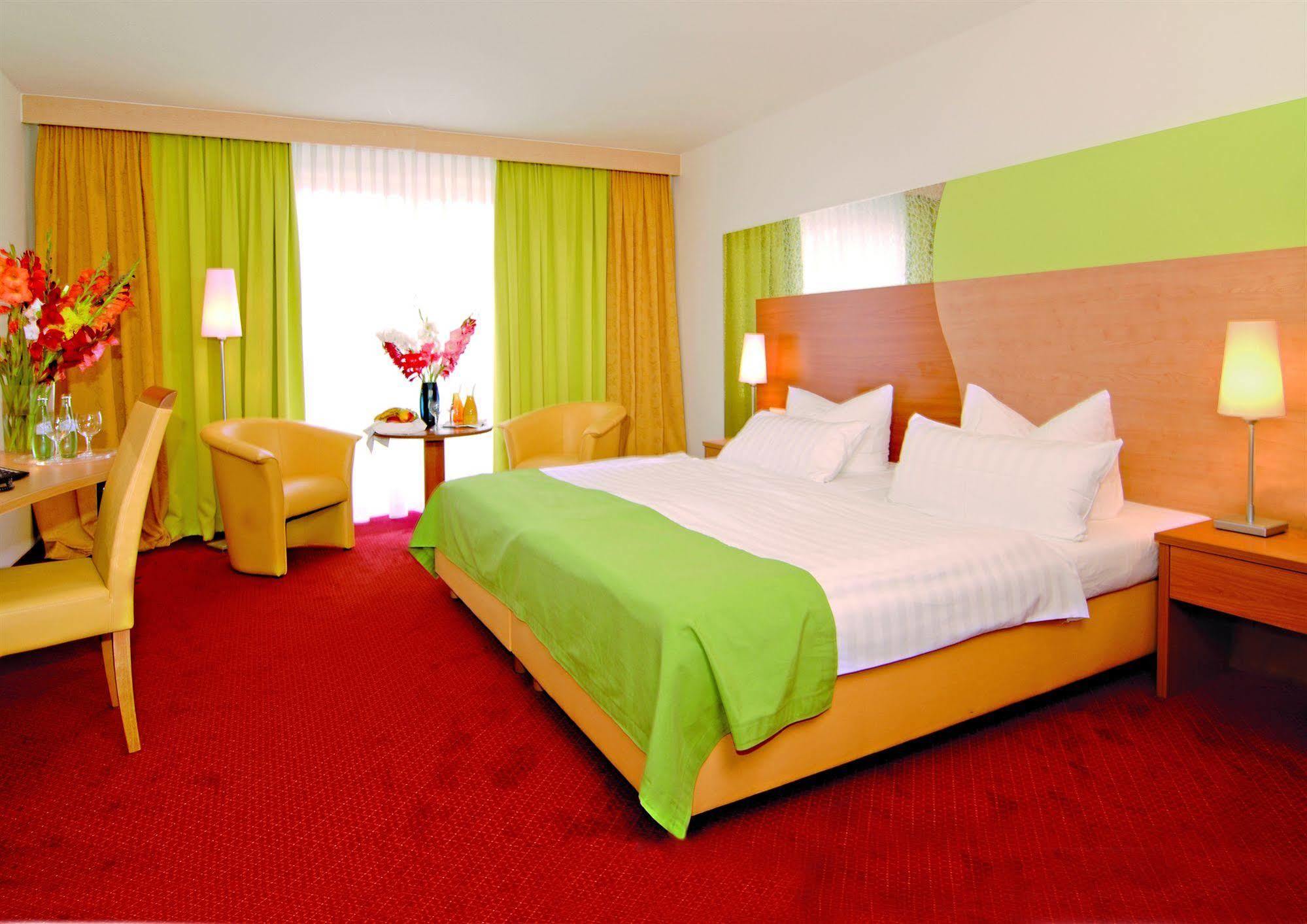 Central Boutique Hotel Бад-Мергентхайм Экстерьер фото