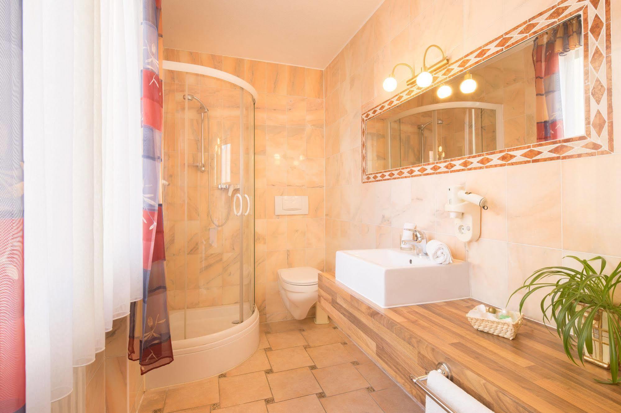 Central Boutique Hotel Бад-Мергентхайм Экстерьер фото