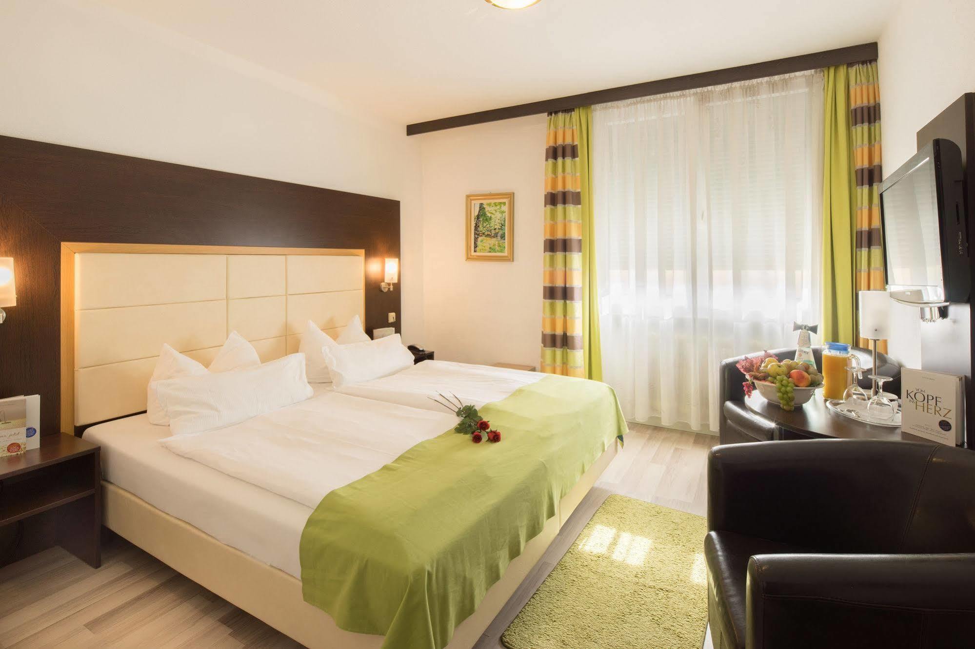 Central Boutique Hotel Бад-Мергентхайм Экстерьер фото