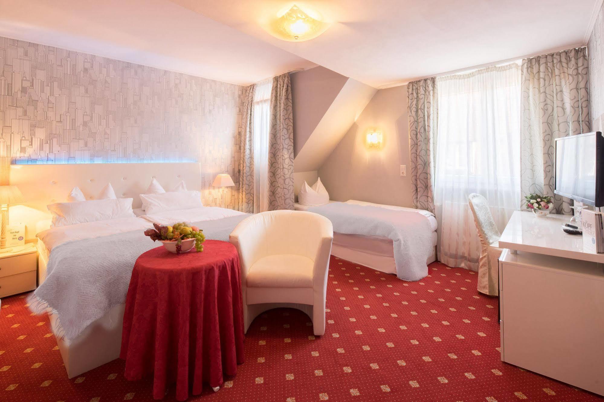 Central Boutique Hotel Бад-Мергентхайм Экстерьер фото